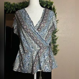 BCX juniors short sleeve wrap tie v neck top size XL floral print